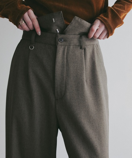 MANOF(マノフ)の「HIGH WAIST BARREL PANTS(その他パンツ・レディース・イエロー/ブラウン/チャコールグレー・S/M)」の10枚目の写真