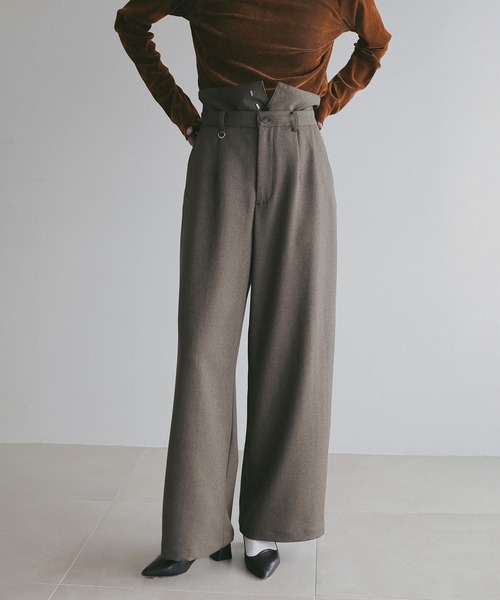 MANOF(マノフ)の「HIGH WAIST BARREL PANTS(その他パンツ・レディース・イエロー/ブラウン/チャコールグレー・S/M)」の5枚目の写真
