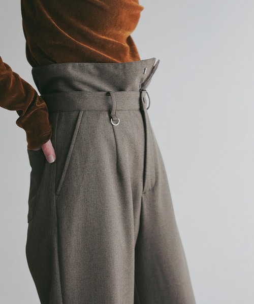 MANOF(マノフ)の「HIGH WAIST BARREL PANTS(その他パンツ・レディース・イエロー/ブラウン/チャコールグレー・S/M)」の11枚目の写真