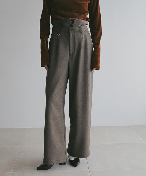 MANOF(マノフ)の「HIGH WAIST BARREL PANTS(その他パンツ・レディース・イエロー/ブラウン/チャコールグレー・S/M)」の4枚目の写真