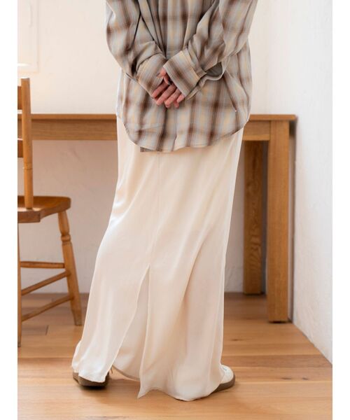 Ungrid（アングリッド）の「サテンフレアスカート（スカート・レディース・イエロー/アイボリー/ブラック・SMALL/MEDIUM）」の4枚目の写真