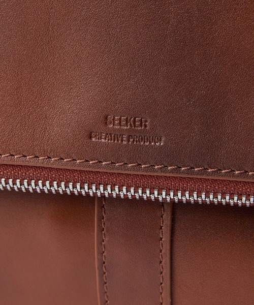 MEN'S BIGI（メンズビギ）の「【SEEKER/シーカー】別注 2wayクラッチ&ショルダーバッグ（ショルダーバッグ・メンズ・グレー/キャメル・FREE）」の16枚目の写真