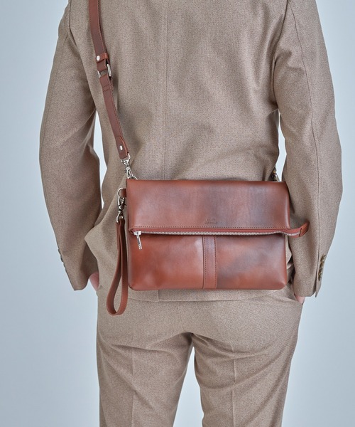 MEN'S BIGI（メンズビギ）の「【SEEKER/シーカー】別注 2wayクラッチ&ショルダーバッグ（ショルダーバッグ・メンズ・グレー/キャメル・FREE）」の4枚目の写真