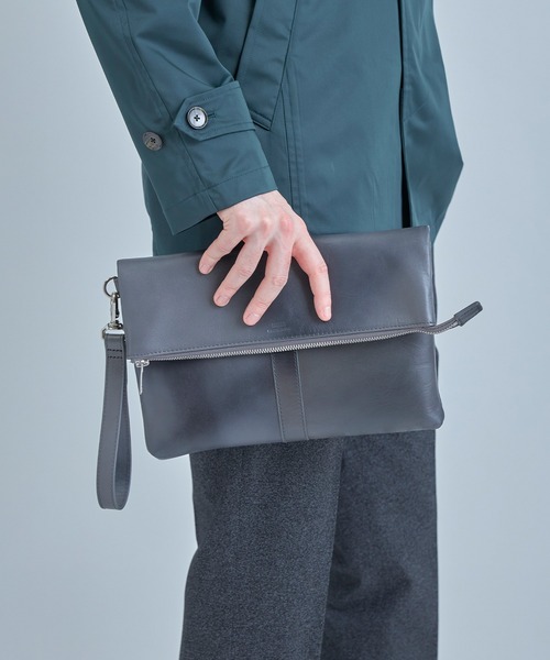 MEN'S BIGI（メンズビギ）の「【SEEKER/シーカー】別注 2wayクラッチ&ショルダーバッグ（ショルダーバッグ・メンズ・グレー/キャメル・FREE）」の5枚目の写真