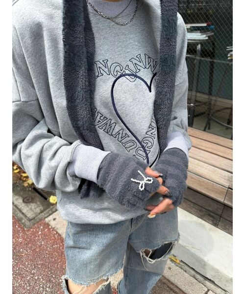 EMODA(エモダ)の「ハートロゴオーバースウェットプルオーバー(スウェット・レディース・ネイビー/ブラック/グレー・FREE)」の18枚目の写真