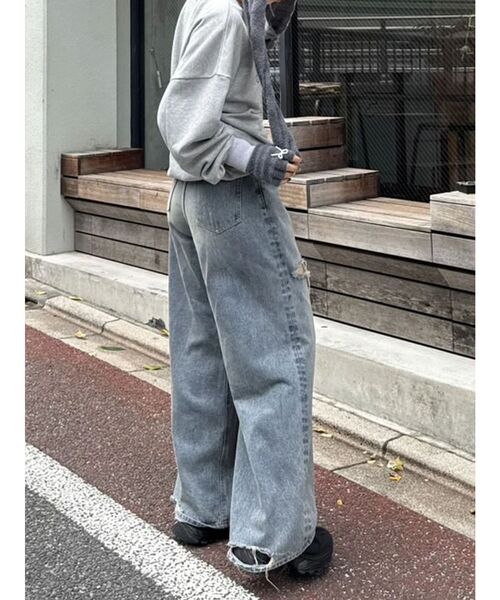 EMODA(エモダ)の「ハートロゴオーバースウェットプルオーバー(スウェット・レディース・ネイビー/ブラック/グレー・FREE)」の20枚目の写真