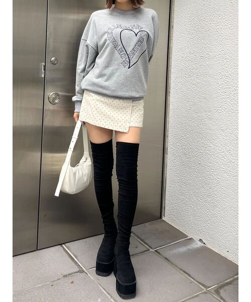 EMODA(エモダ)の「ハートロゴオーバースウェットプルオーバー(スウェット・レディース・ネイビー/ブラック/グレー・FREE)」の22枚目の写真