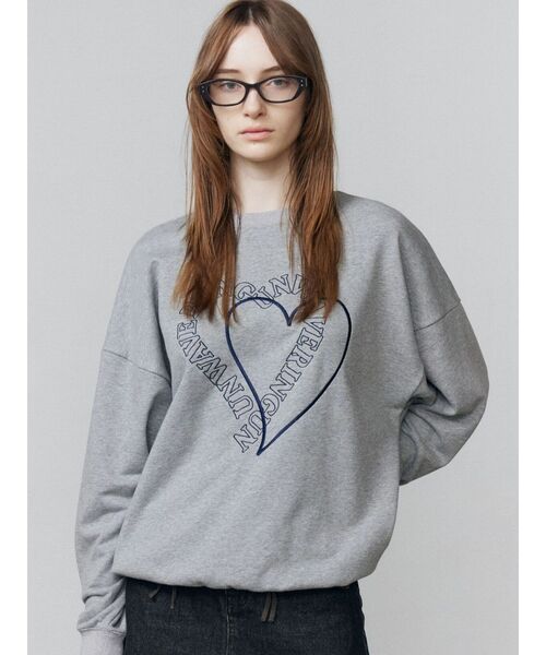 EMODA(エモダ)の「ハートロゴオーバースウェットプルオーバー(スウェット・レディース・ネイビー/ブラック/グレー・FREE)」の6枚目の写真