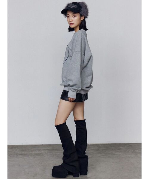 EMODA(エモダ)の「ハートロゴオーバースウェットプルオーバー(スウェット・レディース・ネイビー/ブラック/グレー・FREE)」の14枚目の写真