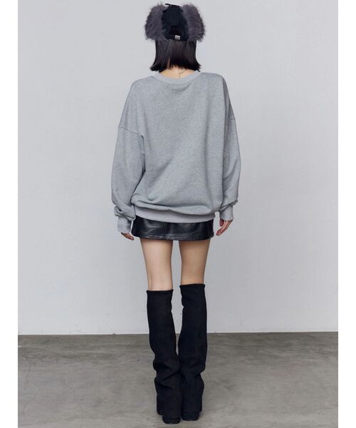 EMODA(エモダ)の「ハートロゴオーバースウェットプルオーバー(スウェット・レディース・ネイビー/ブラック/グレー・FREE)」の15枚目の写真