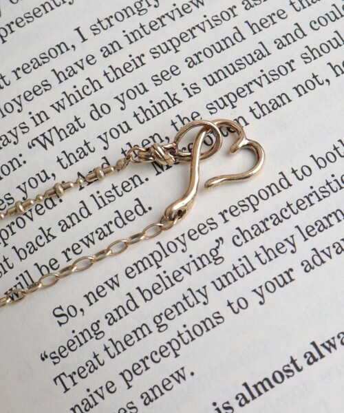 fredy emue（フレディエミュ）の「ハートフックネックレス（ネックレス・レディース・ゴールド/シルバー・FREE）」の5枚目の写真