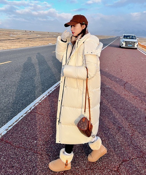 k　美品★フード付きロングダウンジャケット ベージュ フード付きロングダウンジャケット（ダウンジャケット/コート