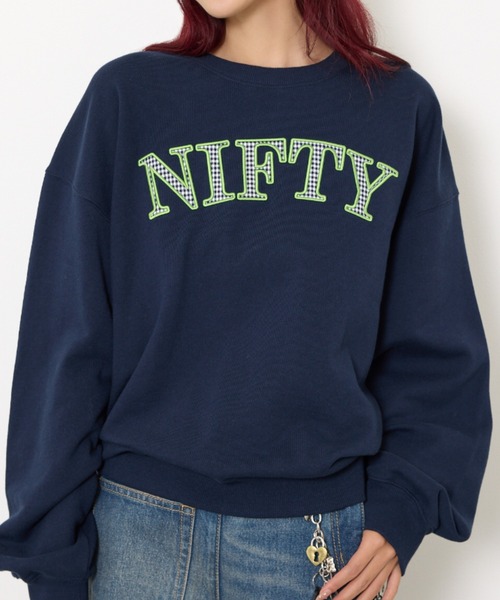 SLY（スライ）の「【ZOZO限定カラーあり】APPLIQUE LOGO SW TOPS アップリケ ロゴ スウェット トップス 秋服 冬服　トレーナー（スウェット・レディース・杢グレー/ブラウン/レッド/ネイビー/ブラック・FREE）」の4枚目の写真