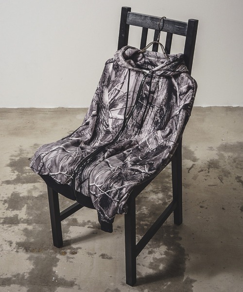 Revo.(レボ)の「リアルツリーカモ デジタルプリント ジップ フーディー ツリーカモ 裏毛 スウェット ジップパーカー(パーカー・メンズ・リアルツリーカモ/グレー系カモフラージュ・L/M)」の1枚目の写真