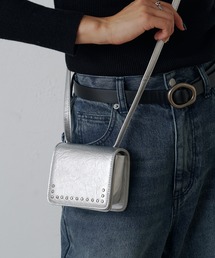 スタッズ」に該当するレディースのショルダーバッグ（シルバー