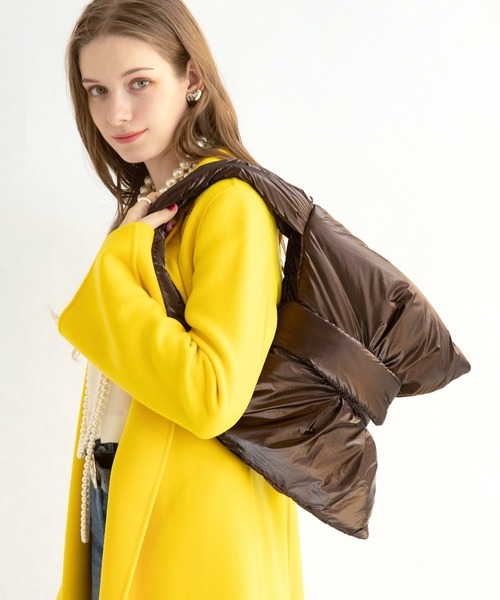 U(ユー)の「Nuage【ニュアージュ】リボントートバッグ(トートバッグ・レディース・ブラウン/ゴールド/ブラック・FREE)」の3枚目の写真