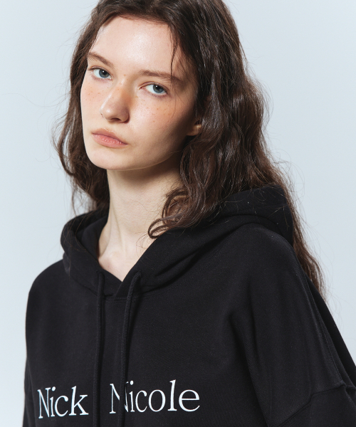 NICK&NICOLE(ニックアンドニコール)の「NICOLE LOGO CROP HOODY_BLACK(パーカー・レディース・その他・FREE)」の2枚目の写真
