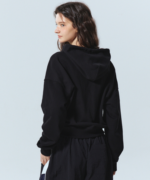 NICK&NICOLE(ニックアンドニコール)の「NICOLE LOGO CROP HOODY_BLACK(パーカー・レディース・その他・FREE)」の3枚目の写真