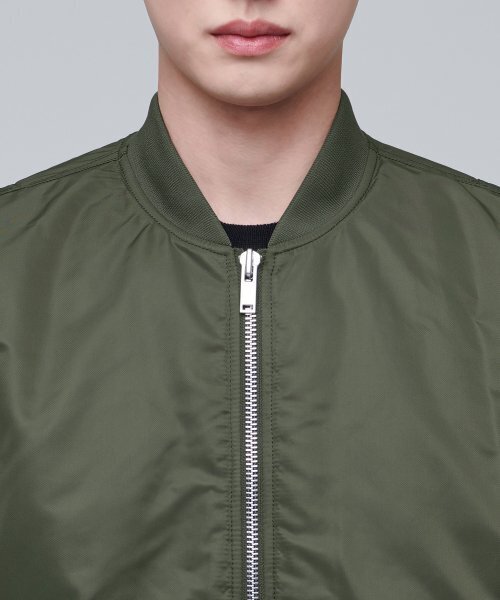 MUSINSA STANDARD(ムシンサスタンダード)の「特大MA-1ボンバージャケット【カーキ】(ブルゾン・メンズ・その他・MEDIUM/LARGE/X-LARGE/XX-LARGE)」の5枚目の写真