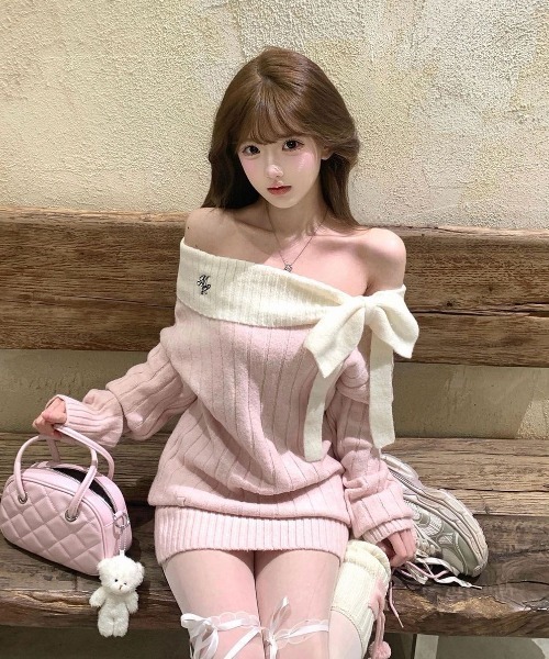 Sibra(シブラ)の「配色リボン付きオフショルロングニットトップス(ニット/セーター・レディース・グレー/ピンク・M)」の15枚目の写真