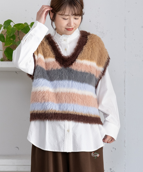 POU DOU DOU（プードゥドゥ）の「フェザーヤーンボーダーVネックベスト（ベスト・レディース・ブラック/グリーン/ブラウン・M）」の2枚目の写真