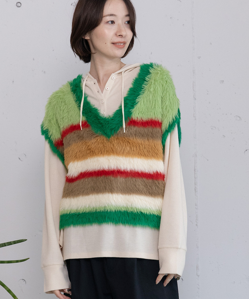 POU DOU DOU（プードゥドゥ）の「フェザーヤーンボーダーVネックベスト（ベスト・レディース・ブラック/グリーン/ブラウン・M）」の3枚目の写真