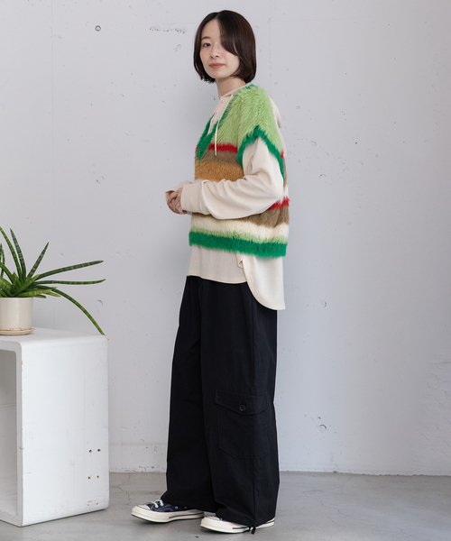 POU DOU DOU（プードゥドゥ）の「フェザーヤーンボーダーVネックベスト（ベスト・レディース・ブラック/グリーン/ブラウン・M）」の11枚目の写真