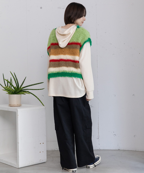 POU DOU DOU（プードゥドゥ）の「フェザーヤーンボーダーVネックベスト（ベスト・レディース・ブラック/グリーン/ブラウン・M）」の12枚目の写真