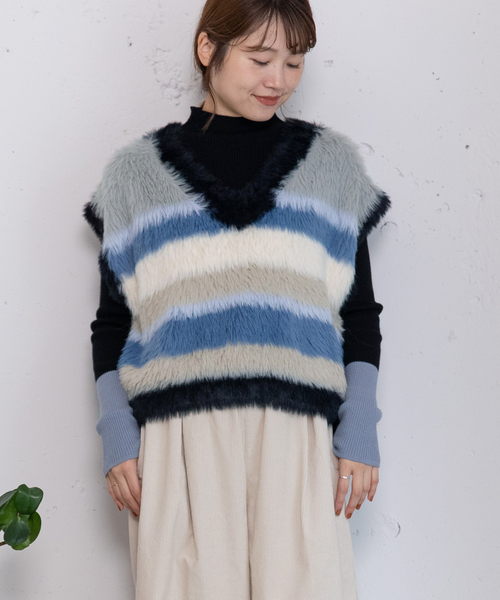 POU DOU DOU（プードゥドゥ）の「フェザーヤーンボーダーVネックベスト（ベスト・レディース・ブラック/グリーン/ブラウン・M）」の14枚目の写真