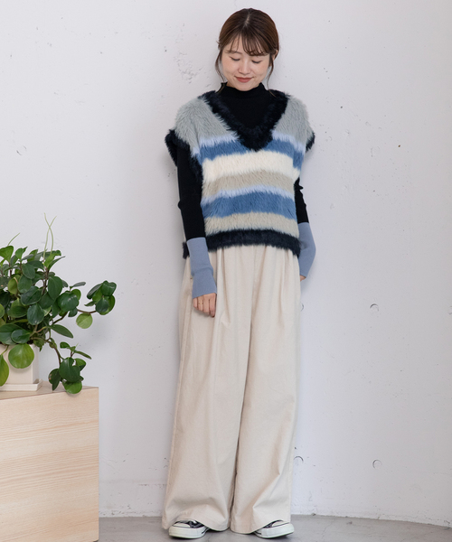 POU DOU DOU（プードゥドゥ）の「フェザーヤーンボーダーVネックベスト（ベスト・レディース・ブラック/グリーン/ブラウン・M）」の5枚目の写真