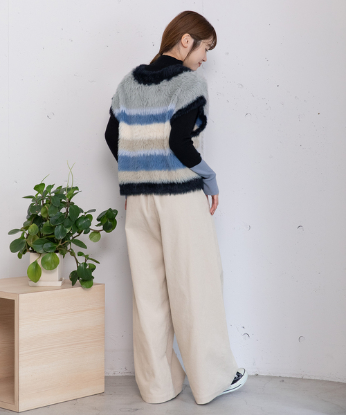 POU DOU DOU（プードゥドゥ）の「フェザーヤーンボーダーVネックベスト（ベスト・レディース・ブラック/グリーン/ブラウン・M）」の7枚目の写真