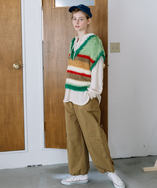 POU DOU DOU（プードゥドゥ）の「フェザーヤーンボーダーVネックベスト（ベスト・レディース・ブラック/グリーン/ブラウン・M）」の4枚目の写真