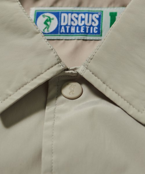 DISCUS ATHLETIC（ディスカス　アスレチック）の「レターロゴコーチジャケットサンドベージュ（ナイロンジャケット・メンズ・その他・MEDIUM/SMALL/LARGE）」の5枚目の写真