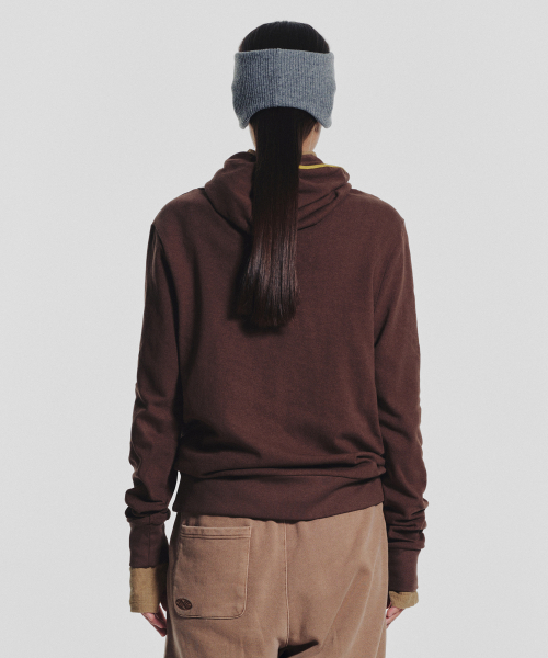 MENASOO(ミナス)の「MNS Track Binding High Neck Hoodie_Brown(パーカー・レディース・ブラウン・2/1)」の4枚目の写真