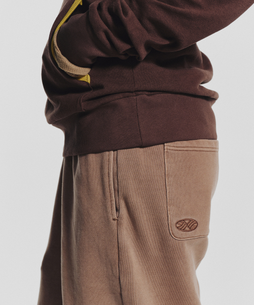 MENASOO(ミナス)の「MNS Track Binding High Neck Hoodie_Brown(パーカー・レディース・ブラウン・2/1)」の8枚目の写真