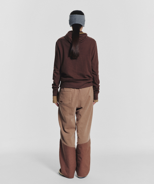 MENASOO(ミナス)の「MNS Track Binding High Neck Hoodie_Brown(パーカー・レディース・ブラウン・2/1)」の9枚目の写真