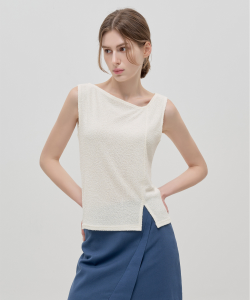 HYEYEONG KIM(ヘヨン キム)の「ブークルアシンメトリーネックスリーブレストップ-アイボリー(Tシャツ/カットソー・レディース・その他・SMALL/MEDIUM/LARGE)」の3枚目の写真