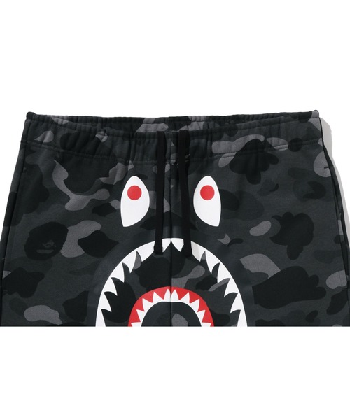 A BATHING APE(アベイシングエイプ)の「COLOR CAMO SHARK SWEAT PANTS(スウェットパンツ・メンズ・レッド/グリーン/パープル・LARGE/MEDIUM/XX-LARGE/SMALL/X-LARGE)」の8枚目の写真