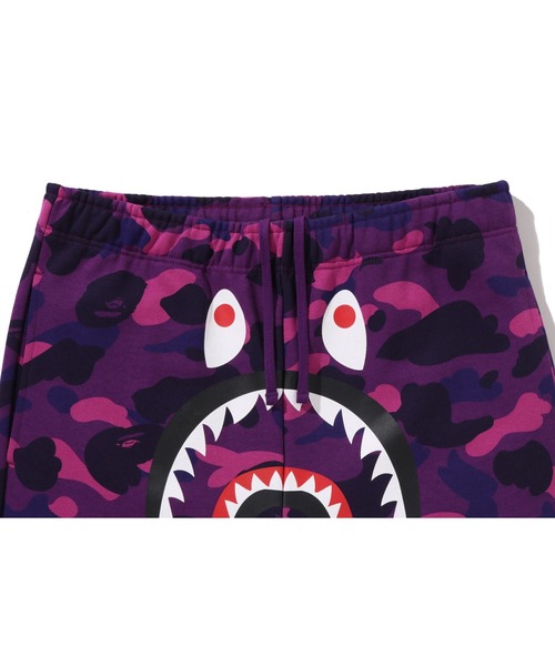A BATHING APE(アベイシングエイプ)の「COLOR CAMO SHARK SWEAT PANTS(スウェットパンツ・メンズ・レッド/グリーン/パープル・LARGE/MEDIUM/XX-LARGE/SMALL/X-LARGE)」の10枚目の写真