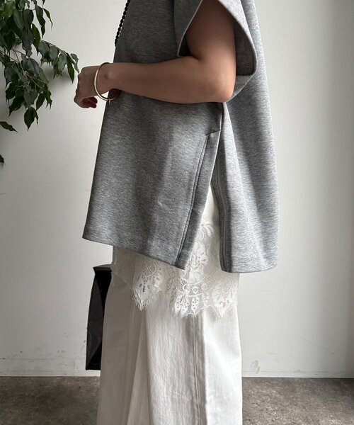 DouDou(ドゥドゥ)の「【WEB限定】オーバーシルエットダンボールベスト(Tシャツ/カットソー・レディース・ベージュ/ブラック/グレー・FREE)」の11枚目の写真