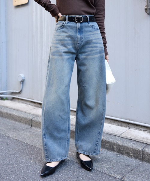 MONO-MART（モノマート）の「【anyway.シリーズ】立体カーブ バレルレッグ ワイドデニム（速乾）〈セットアップ対応〉（デニムパンツ・レディース・ブラック/サックスブルー/ブルー/ブラウン/ブルー系/インディゴブルー・S/M/L/XL）」の6枚目の写真