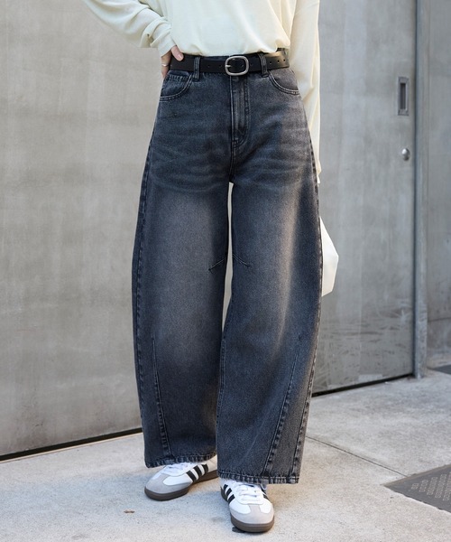 MONO-MART（モノマート）の「【anyway.シリーズ】立体カーブ バレルレッグ ワイドデニム（速乾）〈セットアップ対応〉（デニムパンツ・レディース・ブラック/サックスブルー/ブルー/ブラウン/ブルー系/インディゴブルー・S/M/L/XL）」の2枚目の写真