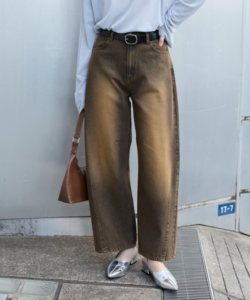 MONO-MART（モノマート）の「【anyway.シリーズ】立体カーブ バレルレッグ ワイドデニム（速乾）〈セットアップ対応〉（デニムパンツ・レディース・ブラック/サックスブルー/ブルー/ブラウン/ブルー系/インディゴブルー・S/M/L/XL）」の9枚目の写真