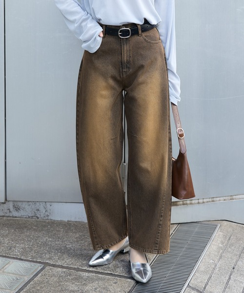 MONO-MART（モノマート）の「【anyway.シリーズ】立体カーブ バレルレッグ ワイドデニム（速乾）〈セットアップ対応〉（デニムパンツ・レディース・ブラック/サックスブルー/ブルー/ブラウン/ブルー系/インディゴブルー・S/M/L/XL）」の14枚目の写真