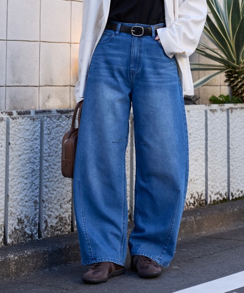 MONO-MART（モノマート）の「【anyway.シリーズ】立体カーブ バレルレッグ ワイドデニム（速乾）〈セットアップ対応〉（デニムパンツ・レディース・ブラック/サックスブルー/ブルー/ブラウン/ブルー系/インディゴブルー・S/M/L/XL）」の7枚目の写真