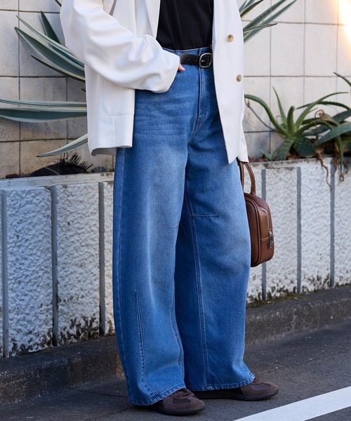 MONO-MART（モノマート）の「【anyway.シリーズ】立体カーブ バレルレッグ ワイドデニム（速乾）〈セットアップ対応〉（デニムパンツ・レディース・ブラック/サックスブルー/ブルー/ブラウン/ブルー系/インディゴブルー・S/M/L/XL）」の8枚目の写真