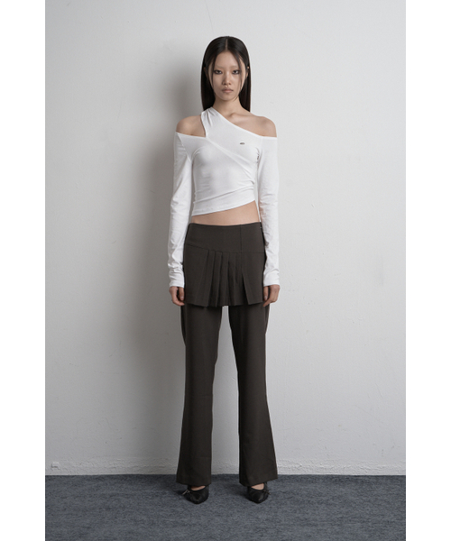 SYNERJYN(シナジン)の「SHIRRING UNBALANCED LONG SLEEVE WHITE(Tシャツ/カットソー・レディース・その他・ONE SIZE)」の1枚目の写真