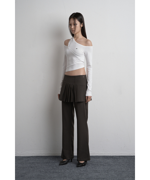SYNERJYN(シナジン)の「SHIRRING UNBALANCED LONG SLEEVE WHITE(Tシャツ/カットソー・レディース・その他・ONE SIZE)」の2枚目の写真