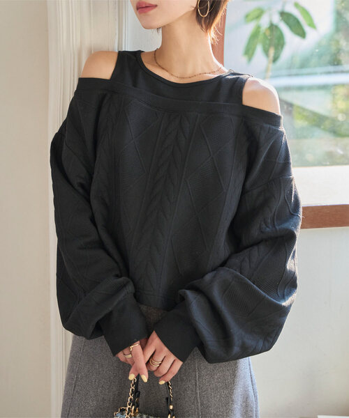 KOBE LETTUCE（コウベレタス）の「レイヤード風ケーブルデザインオフショルトップス（スウェット・レディース・アイボリー/ブラック・M）」の2枚目の写真