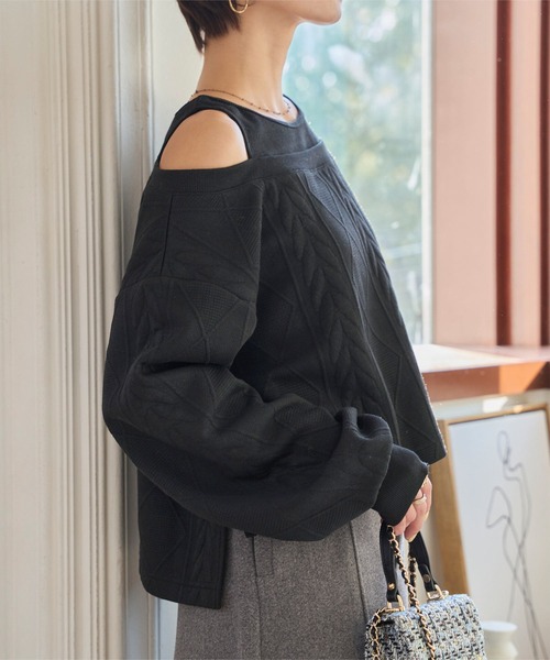 KOBE LETTUCE（コウベレタス）の「レイヤード風ケーブルデザインオフショルトップス（スウェット・レディース・アイボリー/ブラック・M）」の6枚目の写真